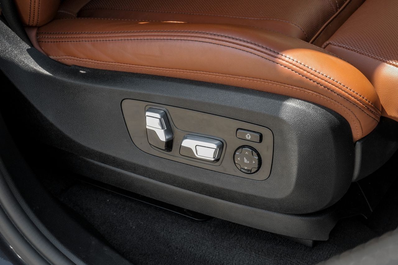 BMW X7 Vehicle Main Gallery Image 38