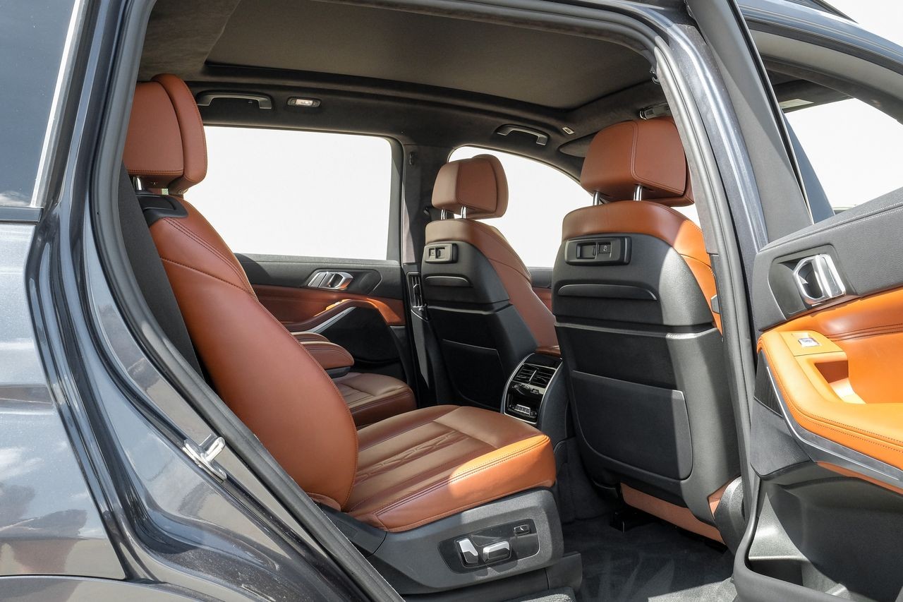 BMW X7 Vehicle Main Gallery Image 40