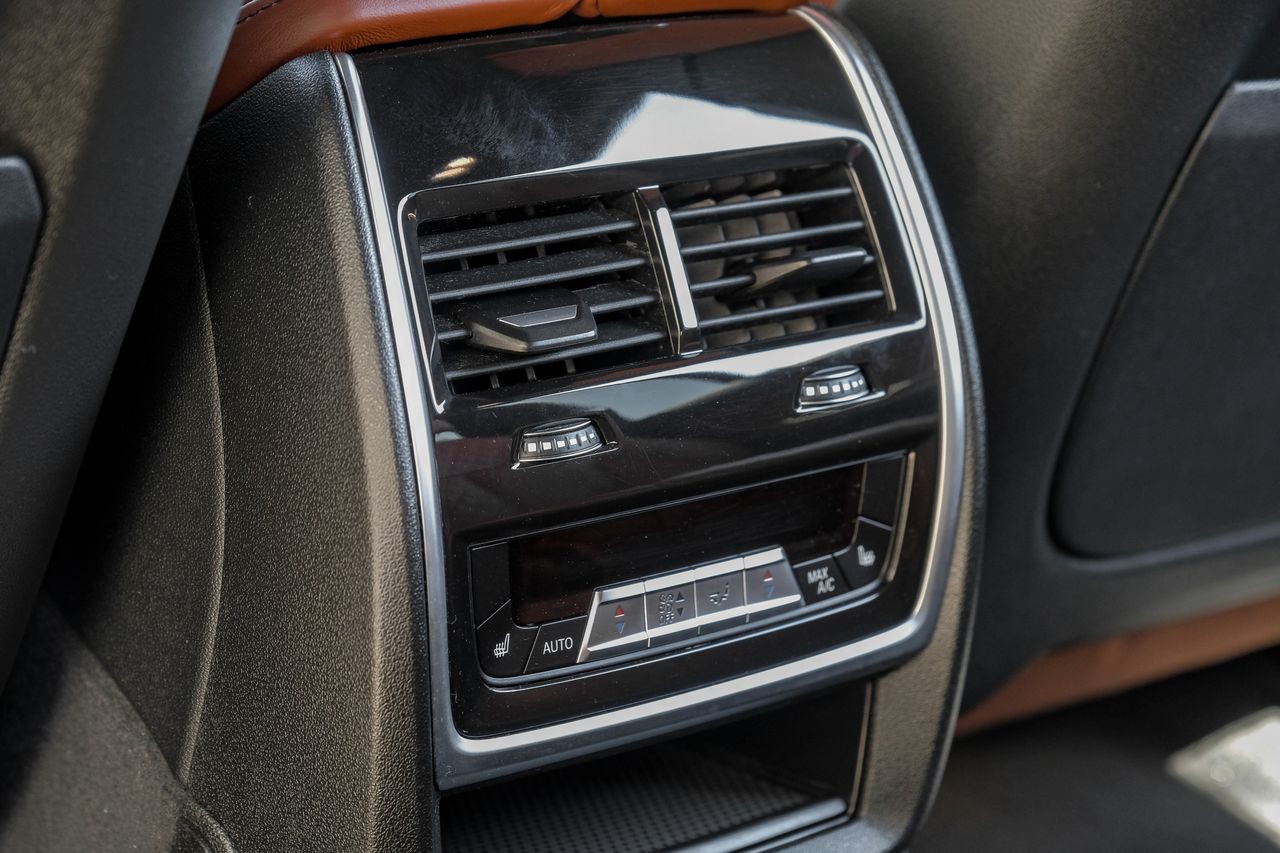 BMW X7 Vehicle Main Gallery Image 42