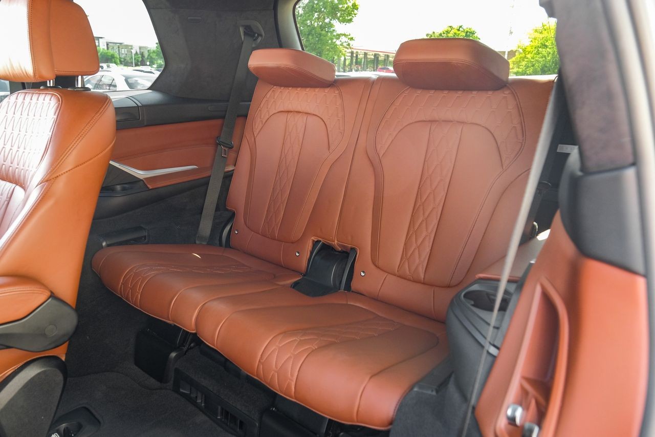 BMW X7 Vehicle Main Gallery Image 45