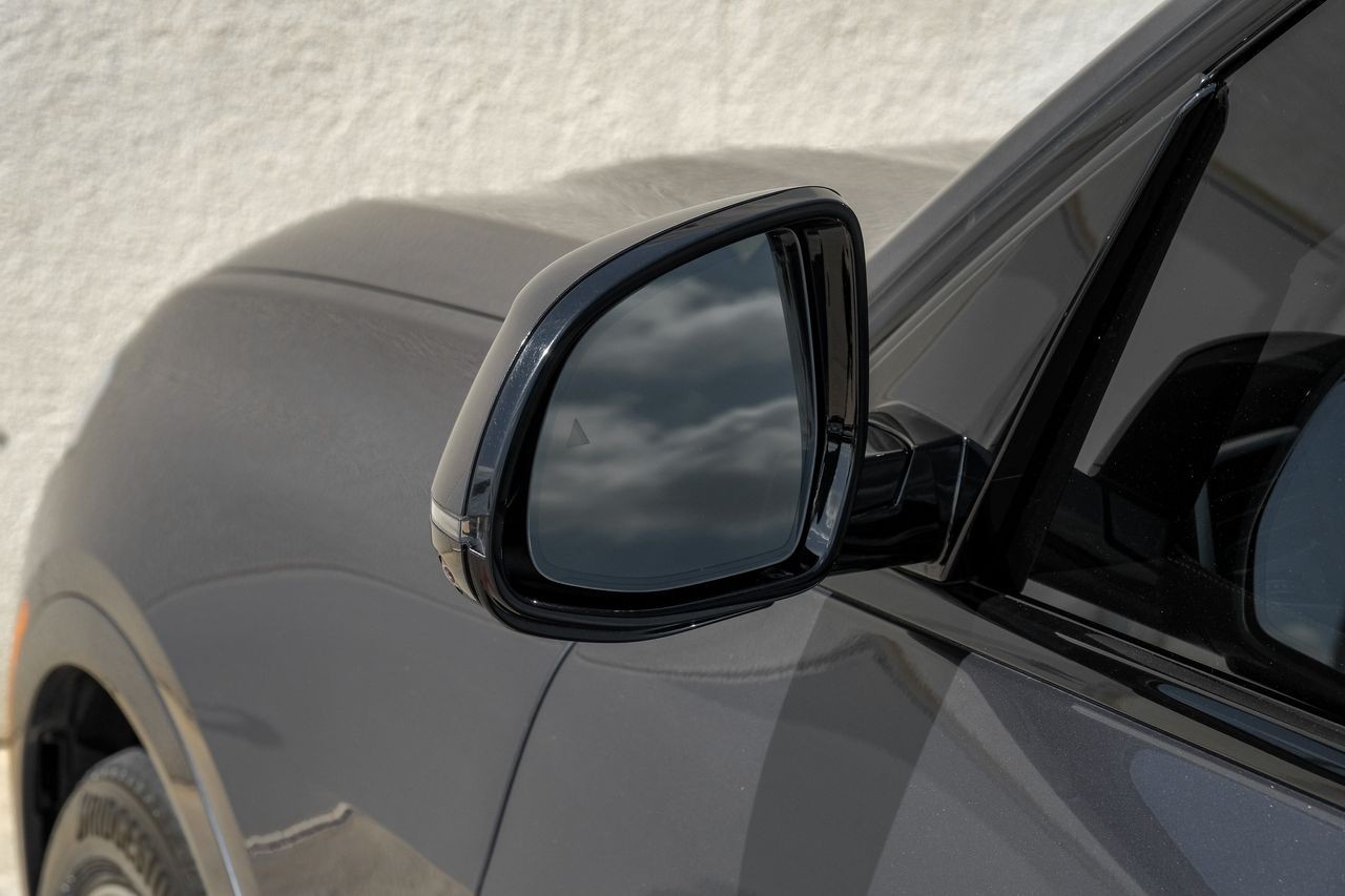 BMW X7 Vehicle Main Gallery Image 47