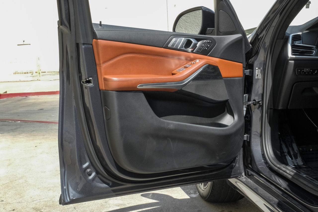 BMW X7 Vehicle Main Gallery Image 48
