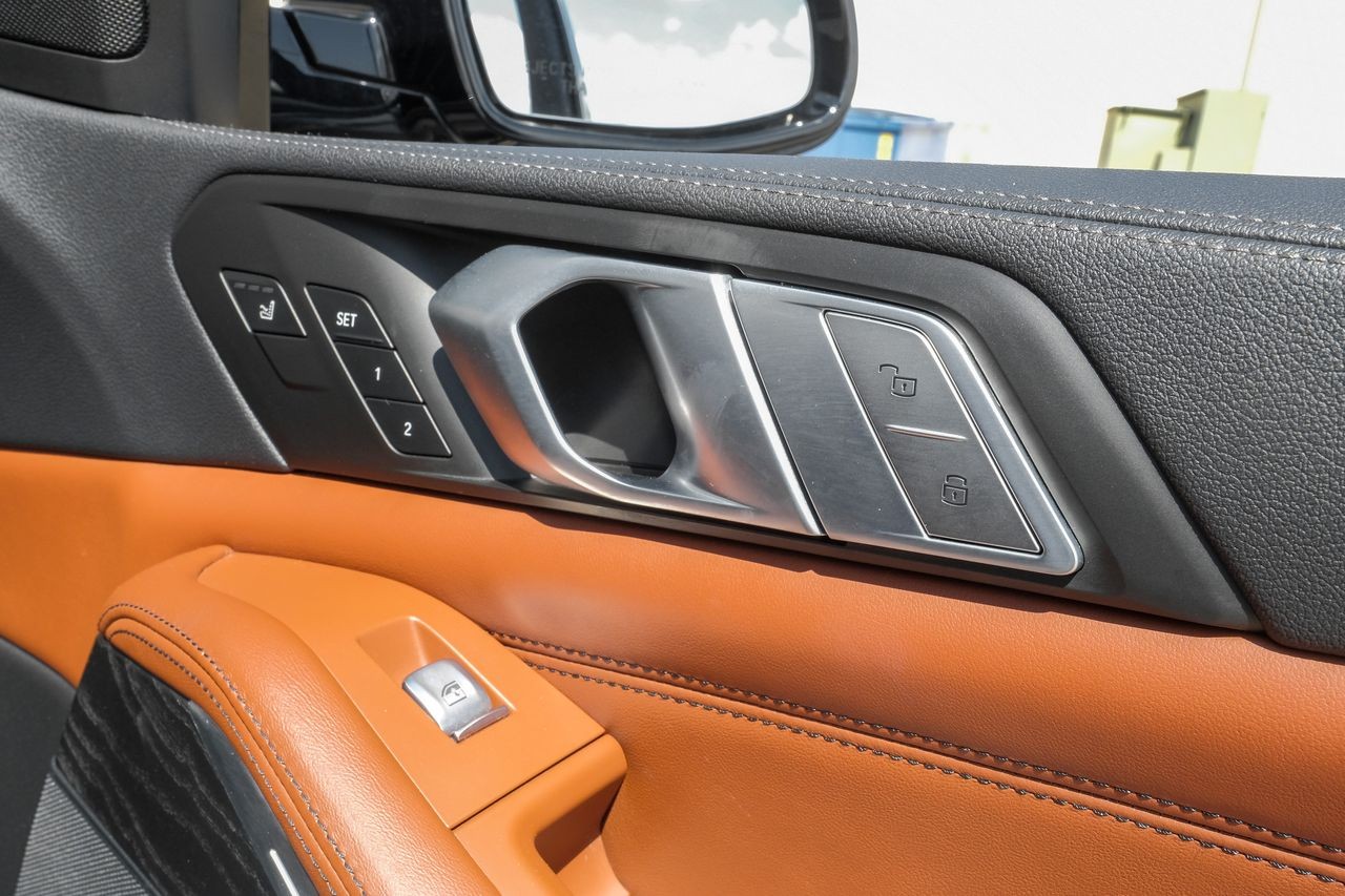 BMW X7 Vehicle Main Gallery Image 50