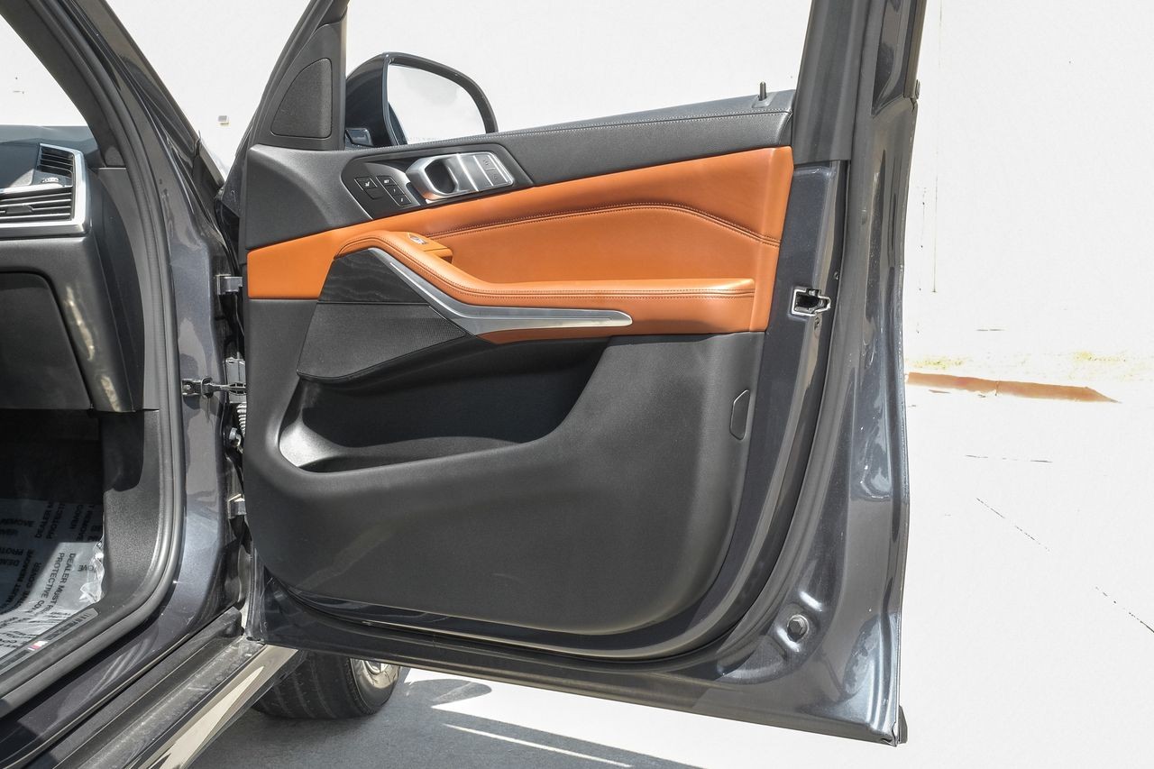 BMW X7 Vehicle Main Gallery Image 51