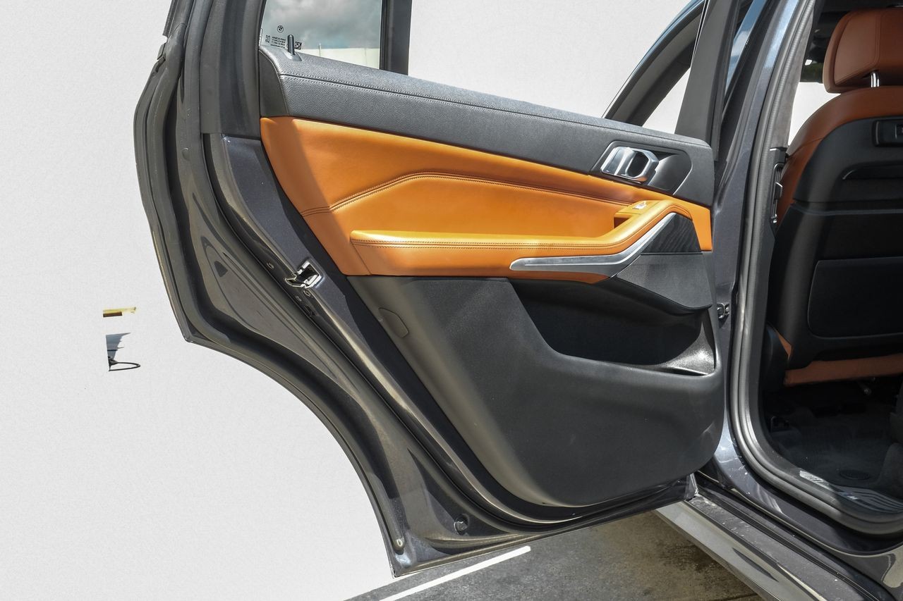 BMW X7 Vehicle Main Gallery Image 52