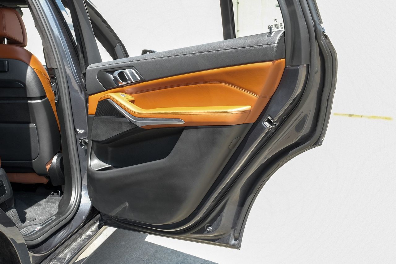 BMW X7 Vehicle Main Gallery Image 53