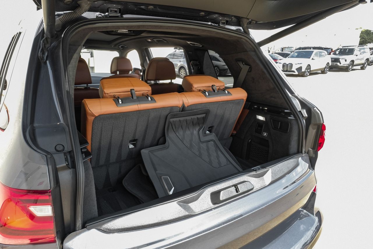 BMW X7 Vehicle Main Gallery Image 58