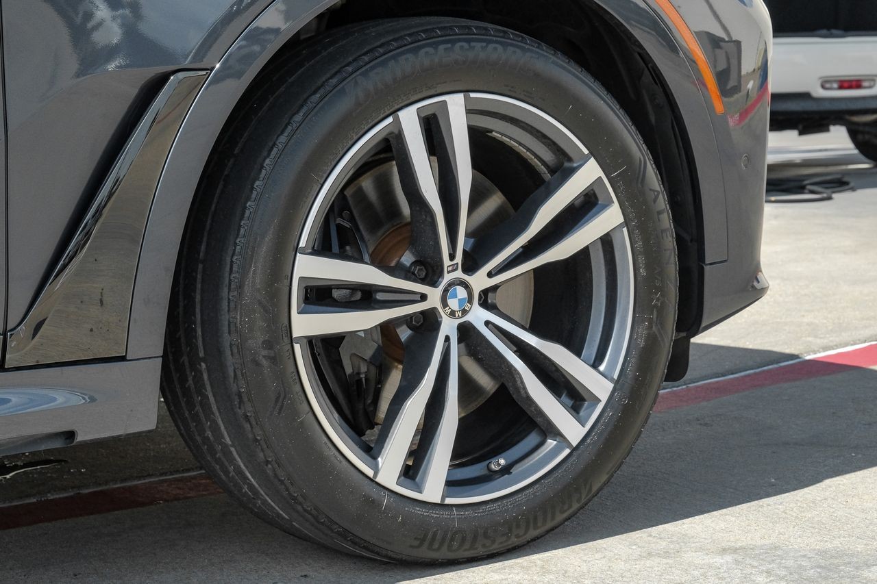 BMW X7 Vehicle Main Gallery Image 61