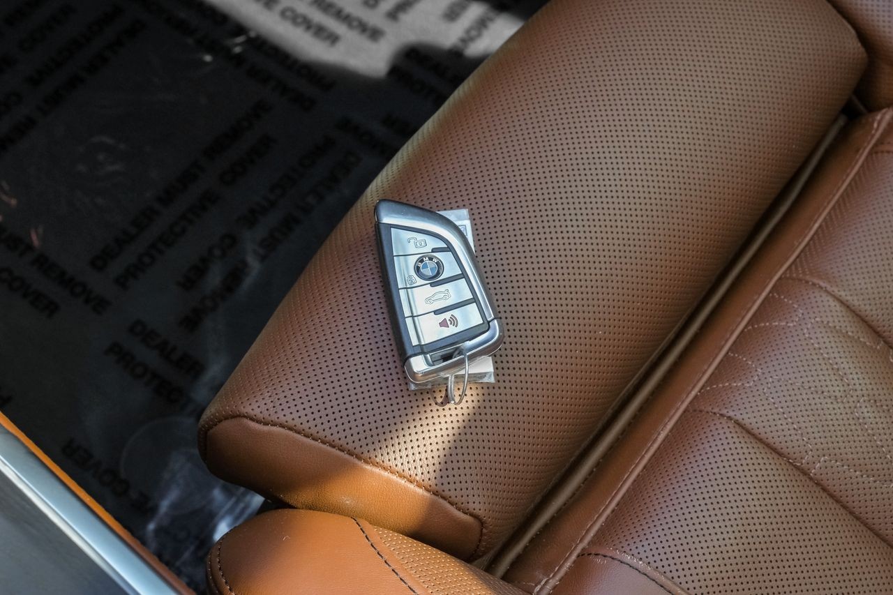BMW X7 Vehicle Main Gallery Image 64