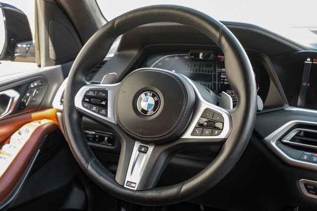 BMW X7 Vehicle Main Gallery Image 17