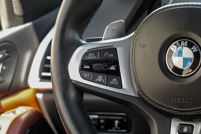 BMW X7 Vehicle Main Gallery Image 18