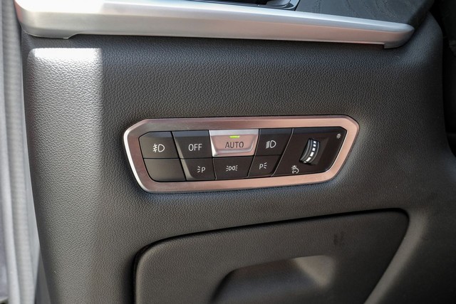 BMW X7 Vehicle Main Gallery Image 28