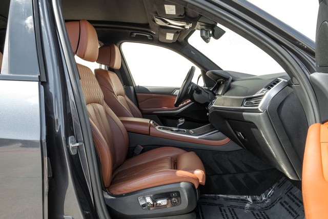 BMW X7 Vehicle Main Gallery Image 36