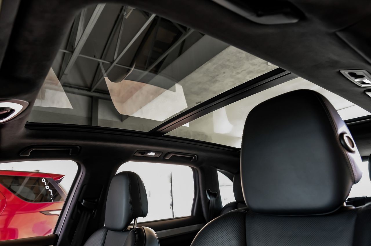 Porsche Cayenne Vehicle Main Gallery Image 05