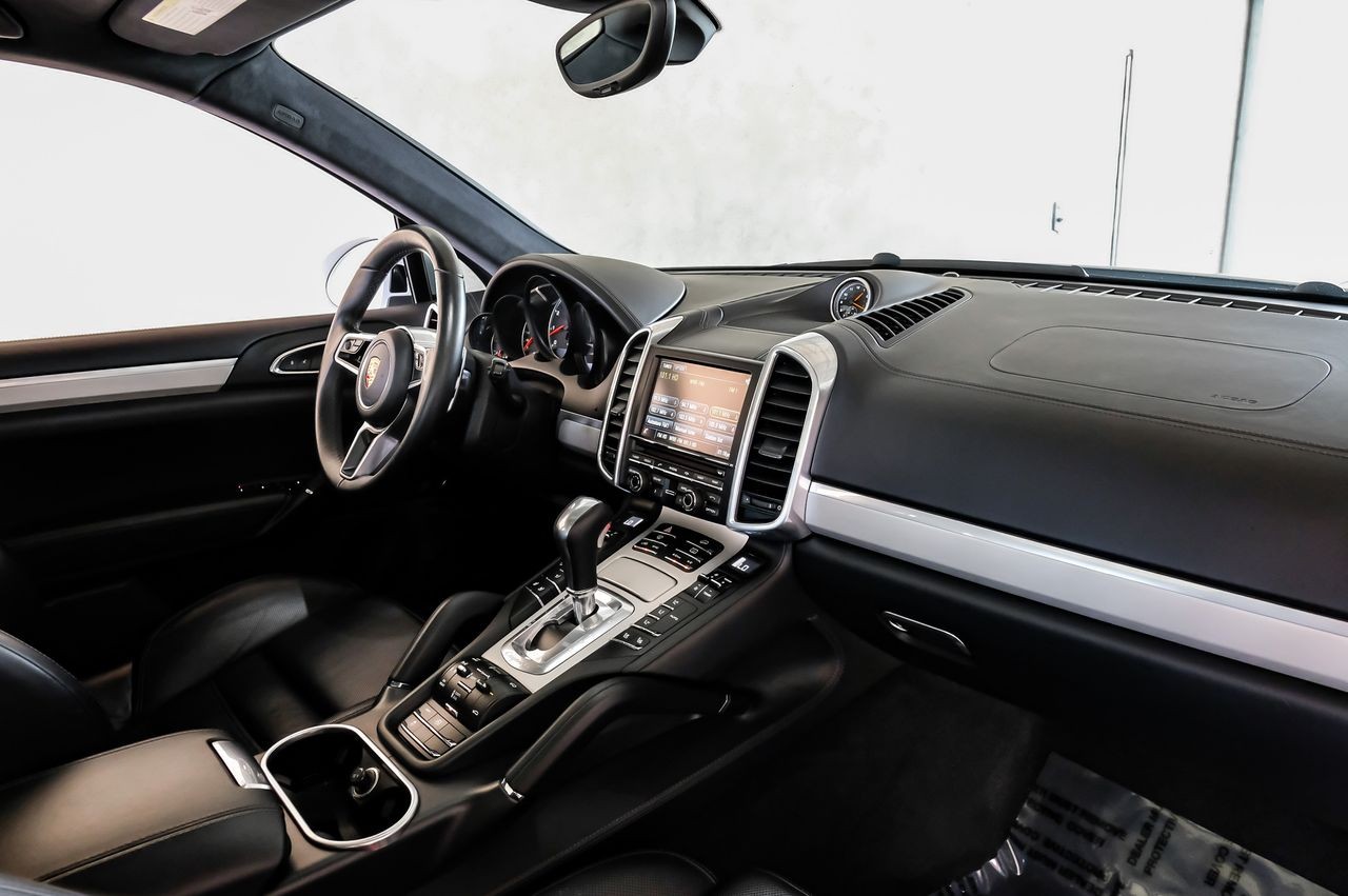 Porsche Cayenne Vehicle Main Gallery Image 11