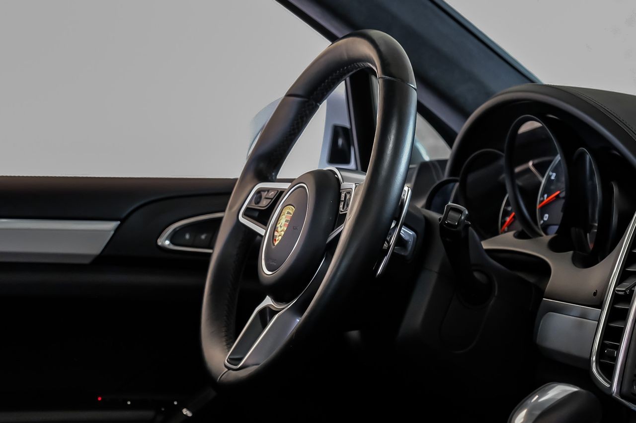 Porsche Cayenne Vehicle Main Gallery Image 13
