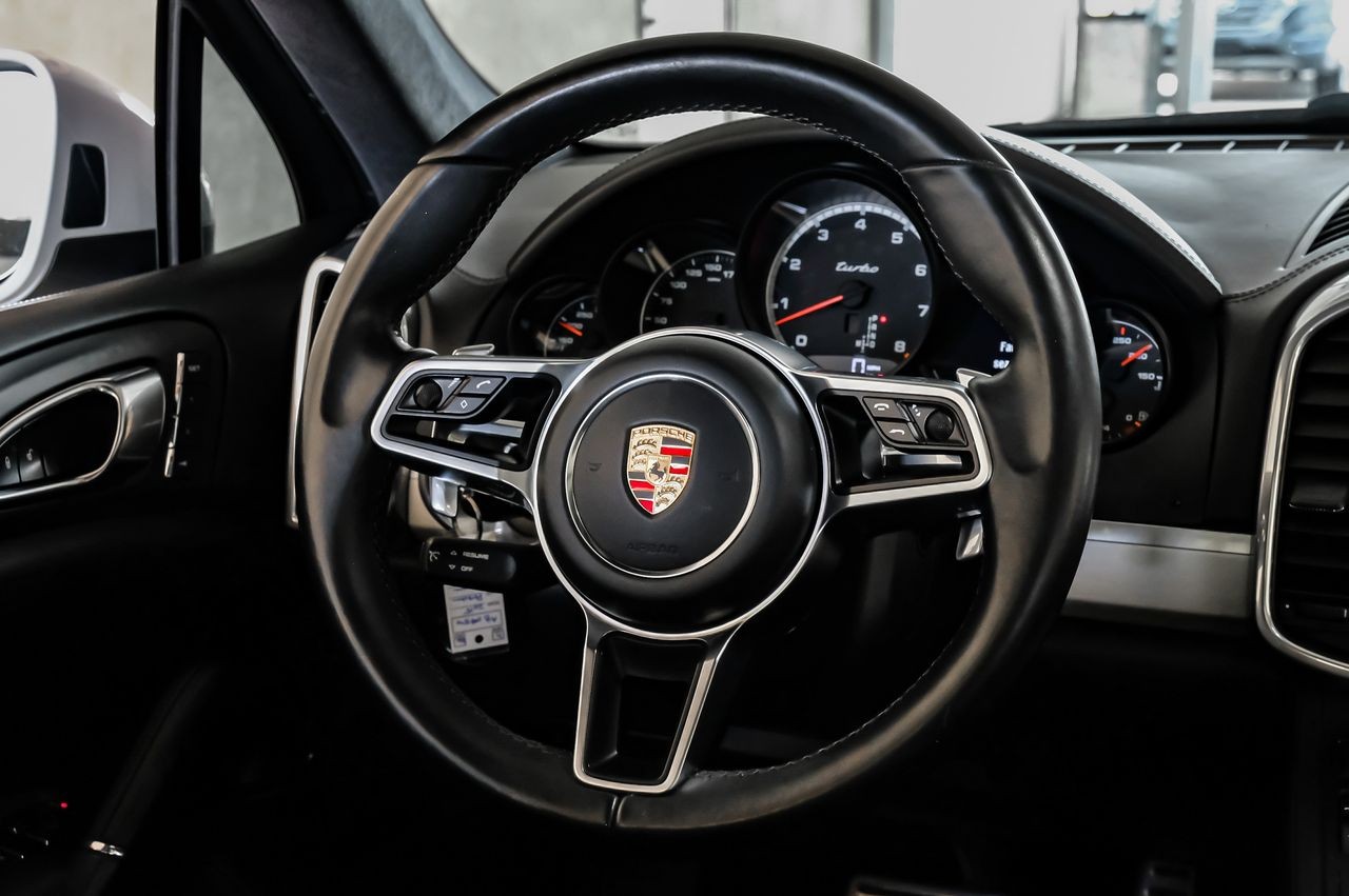 Porsche Cayenne Vehicle Main Gallery Image 15