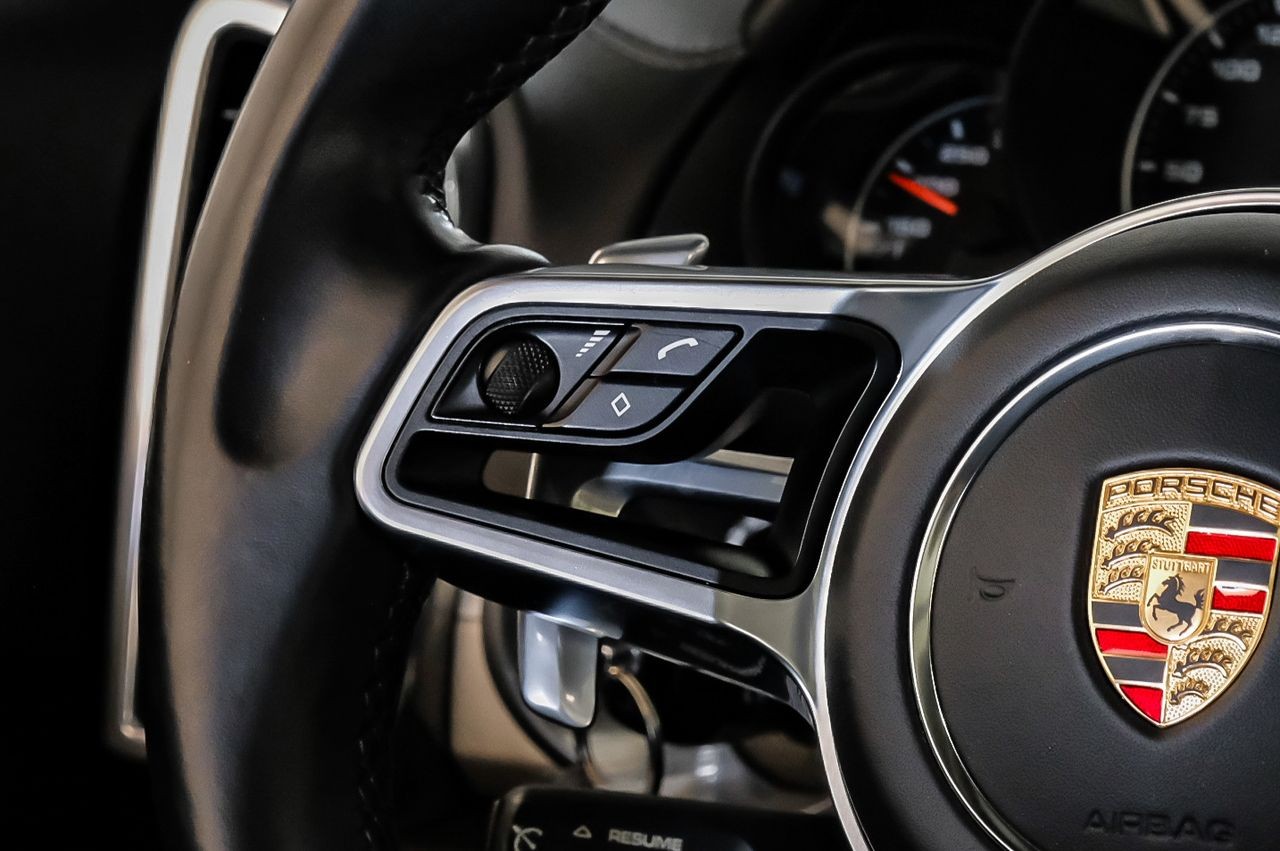 Porsche Cayenne Vehicle Main Gallery Image 16