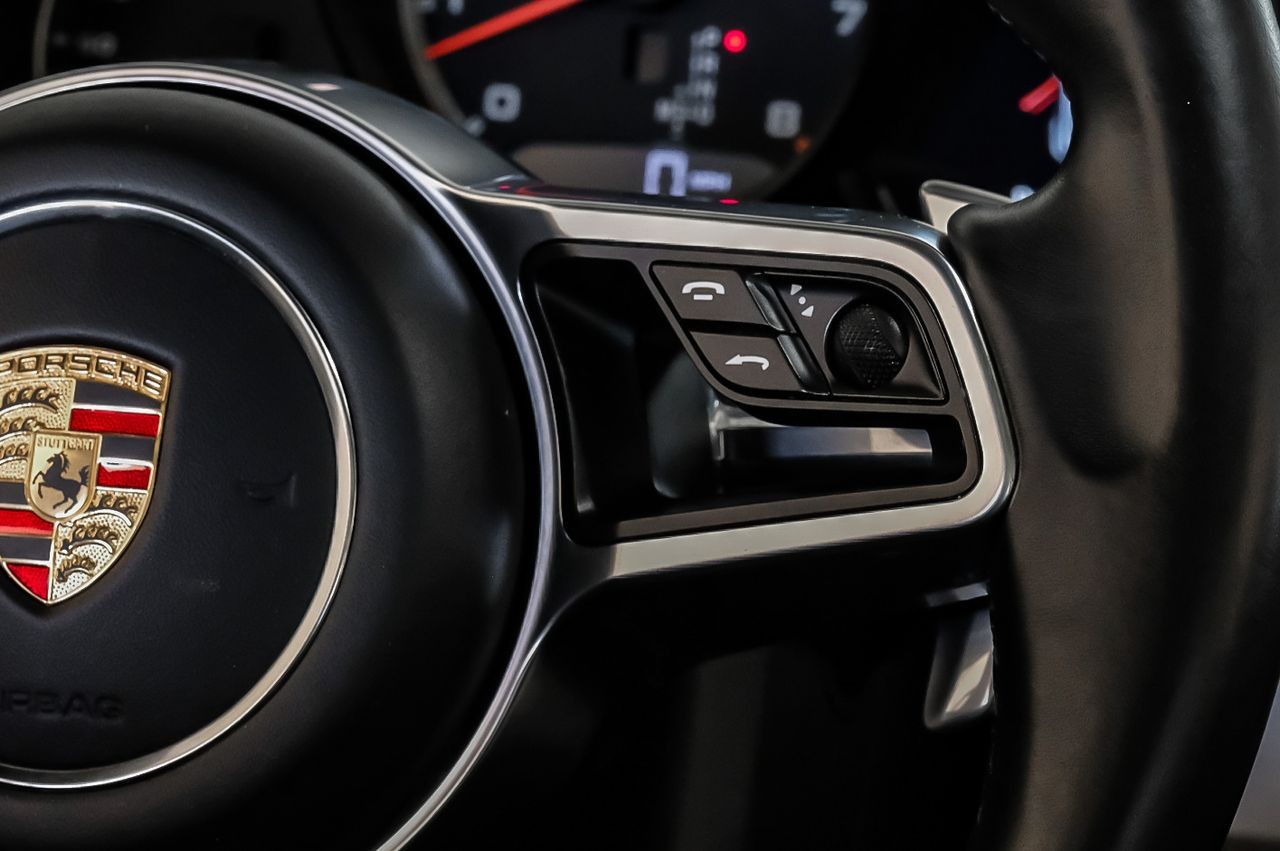 Porsche Cayenne Vehicle Main Gallery Image 17
