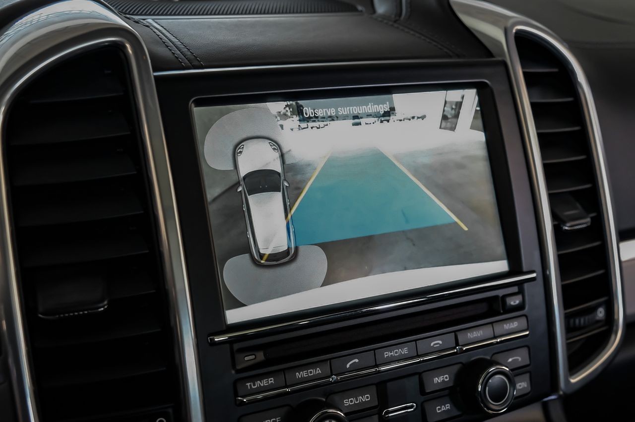 Porsche Cayenne Vehicle Main Gallery Image 20