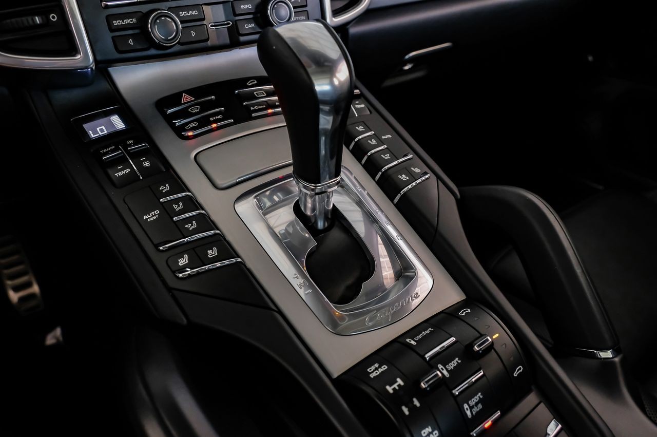 Porsche Cayenne Vehicle Main Gallery Image 22