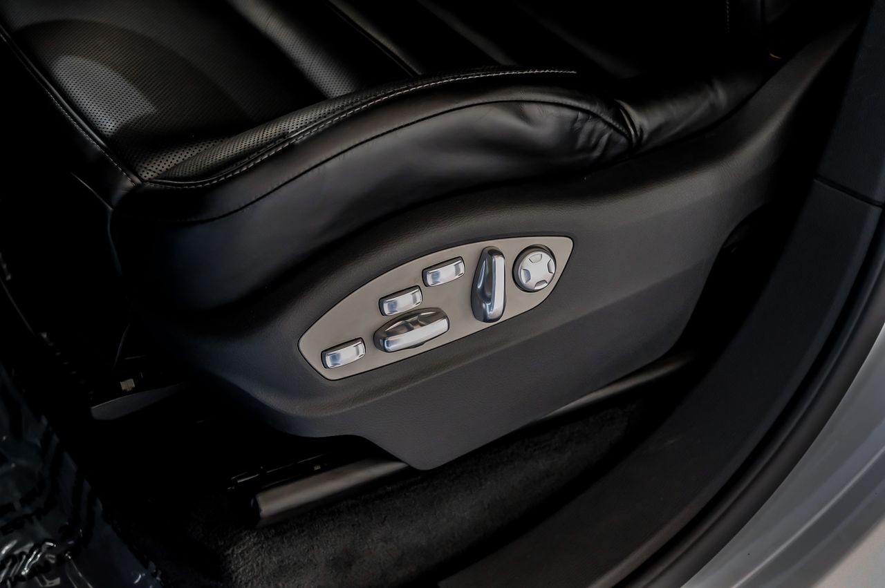 Porsche Cayenne Vehicle Main Gallery Image 31