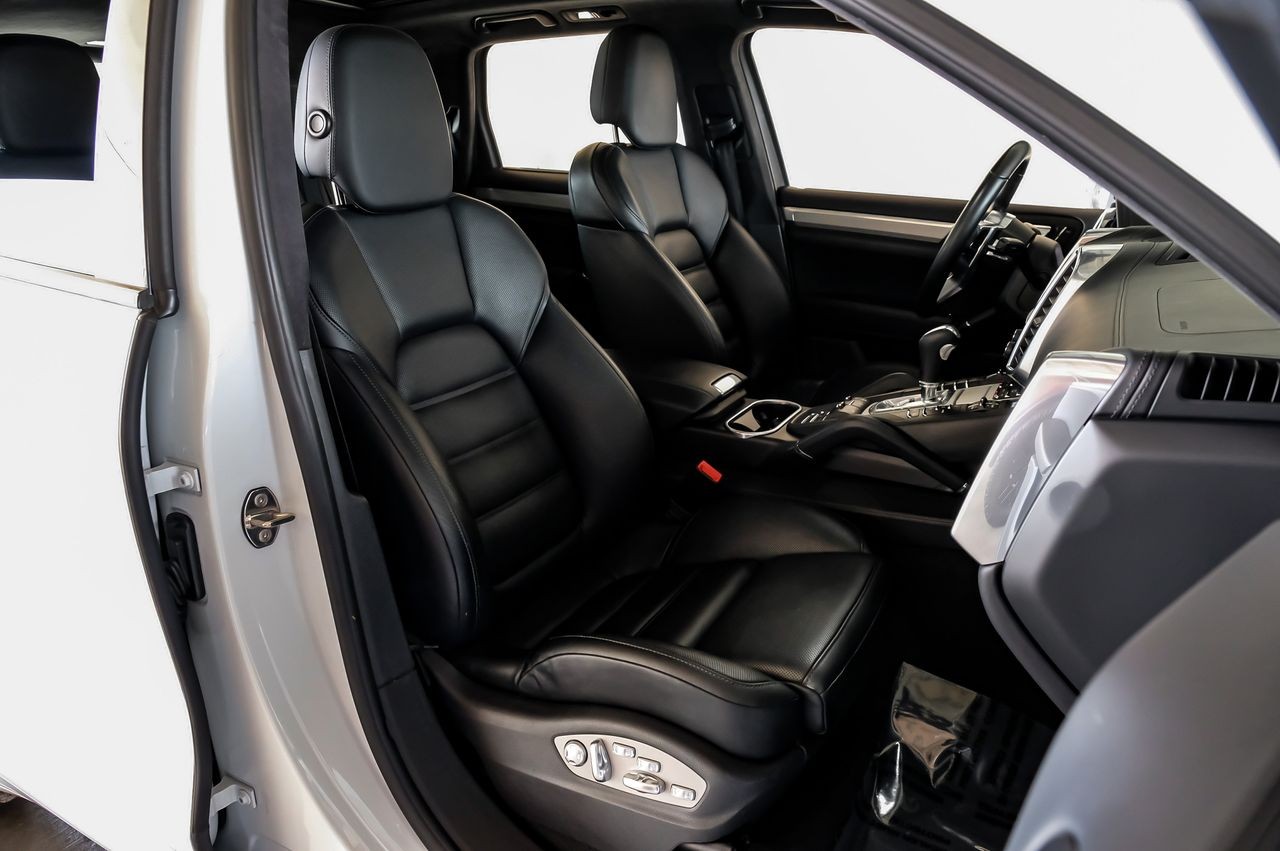 Porsche Cayenne Vehicle Main Gallery Image 33