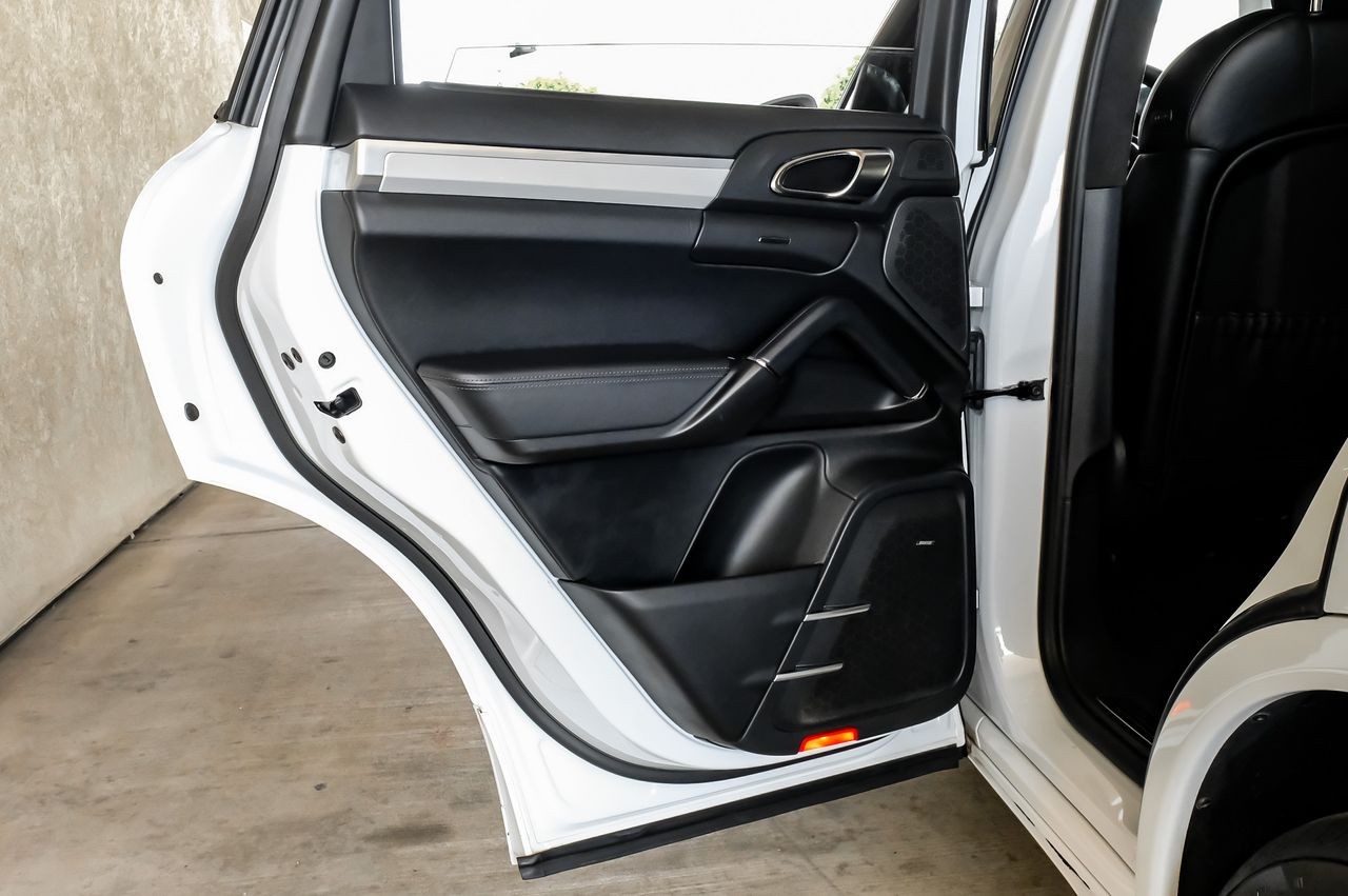 Porsche Cayenne Vehicle Main Gallery Image 42