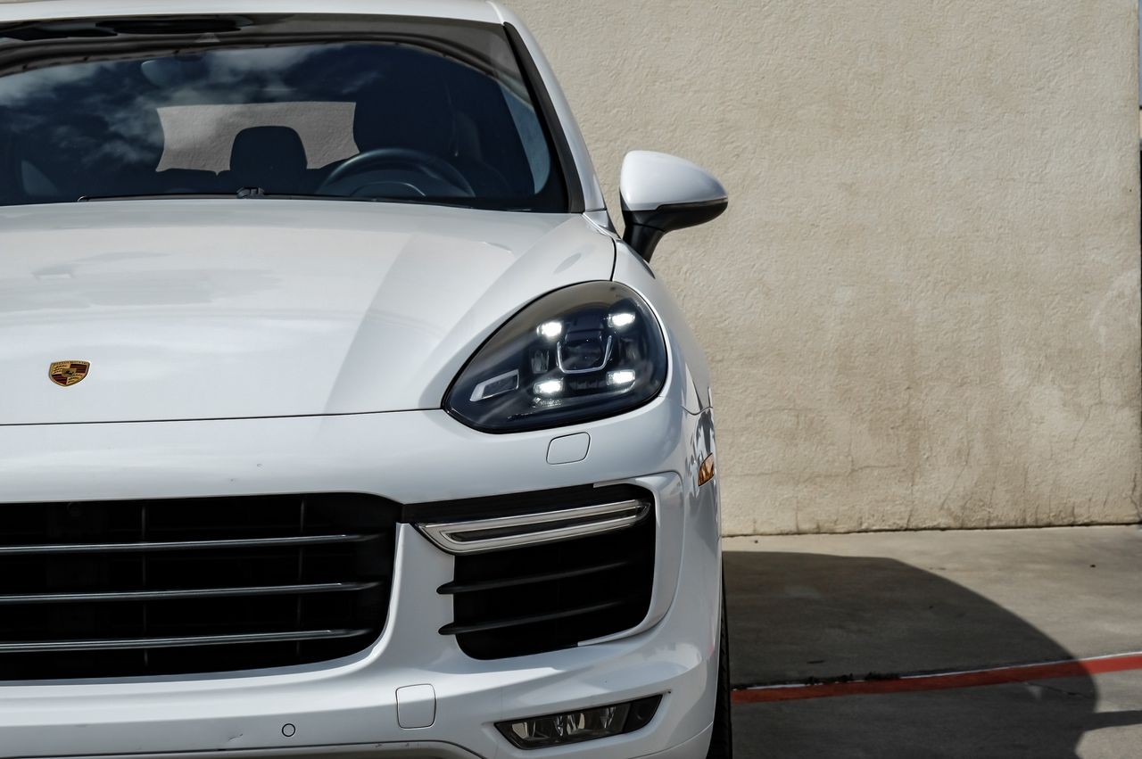 Porsche Cayenne Vehicle Main Gallery Image 44