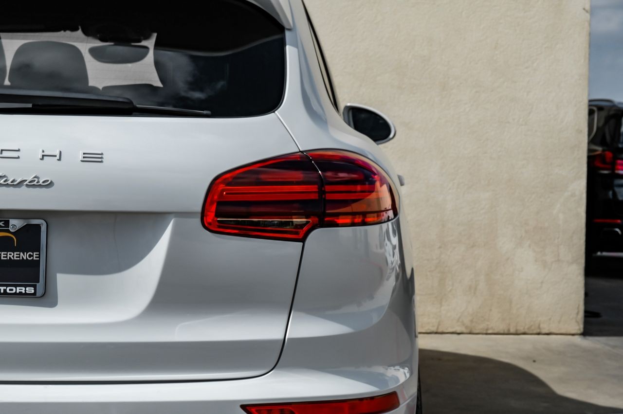 Porsche Cayenne Vehicle Main Gallery Image 45