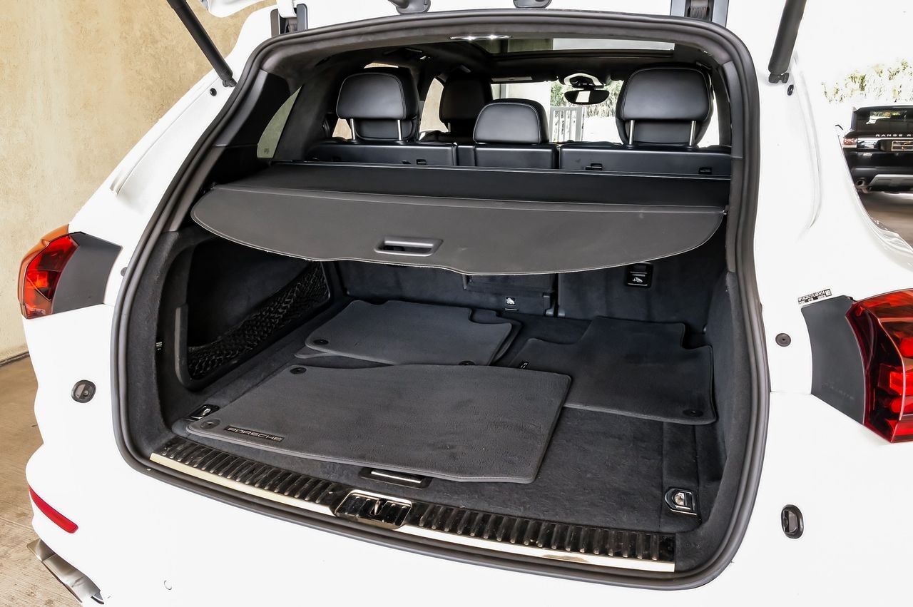 Porsche Cayenne Vehicle Main Gallery Image 46
