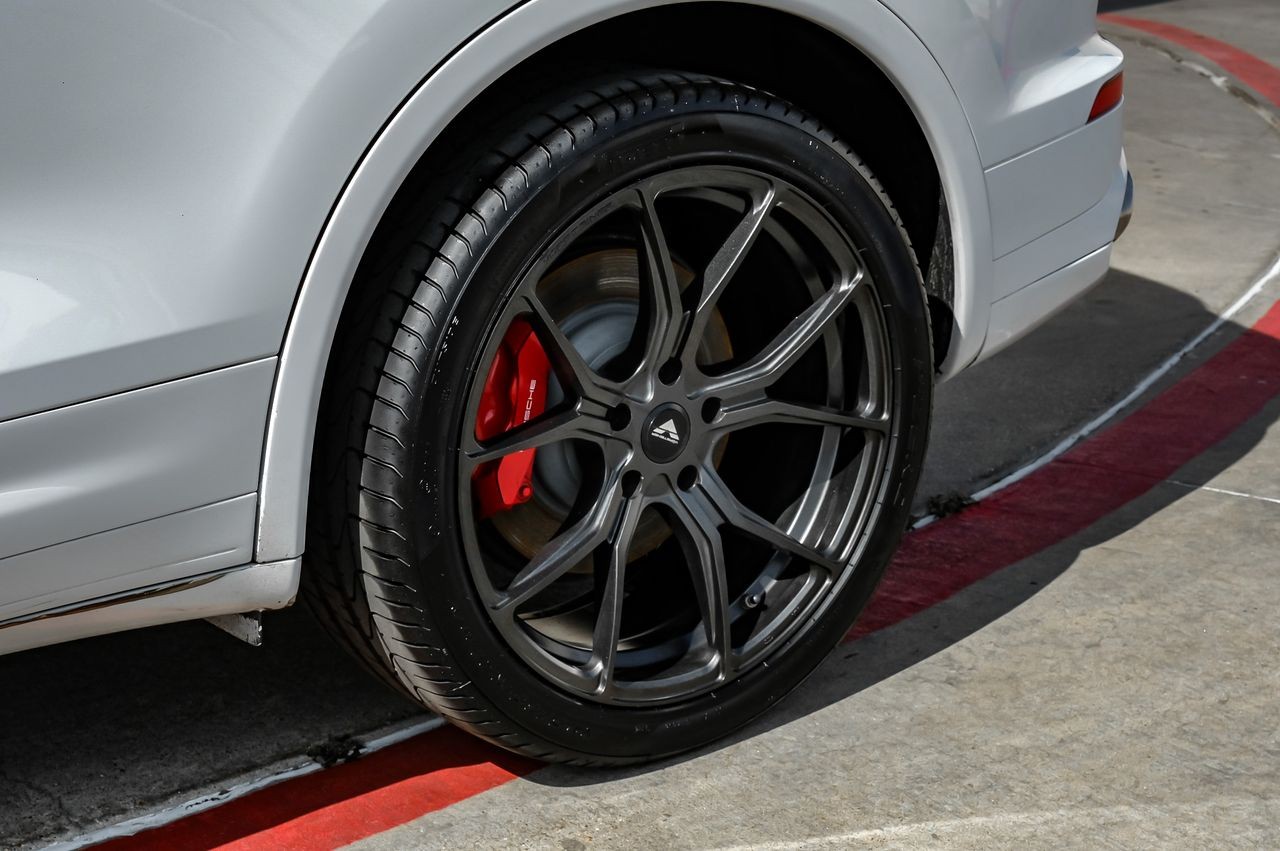 Porsche Cayenne Vehicle Main Gallery Image 52