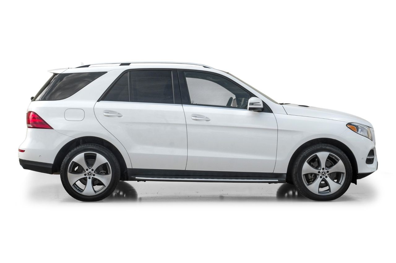 Mercedes-Benz GLE Vehicle Main Gallery Image 08