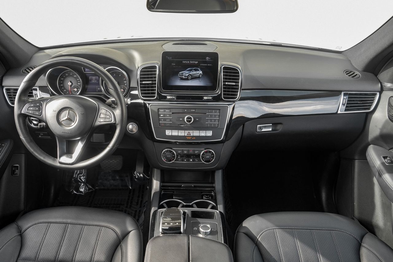 Mercedes-Benz GLE Vehicle Main Gallery Image 14