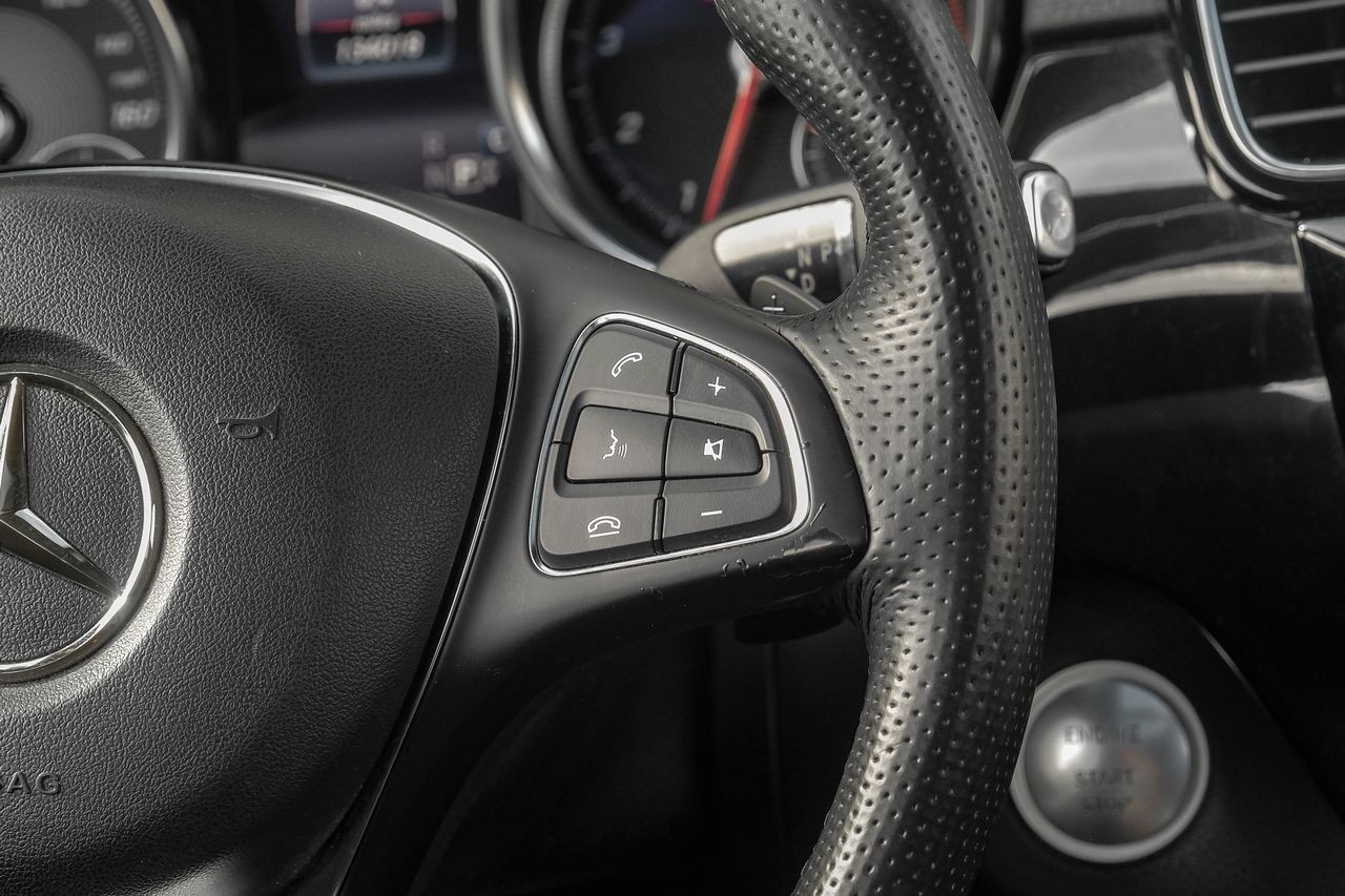Mercedes-Benz GLE Vehicle Main Gallery Image 18