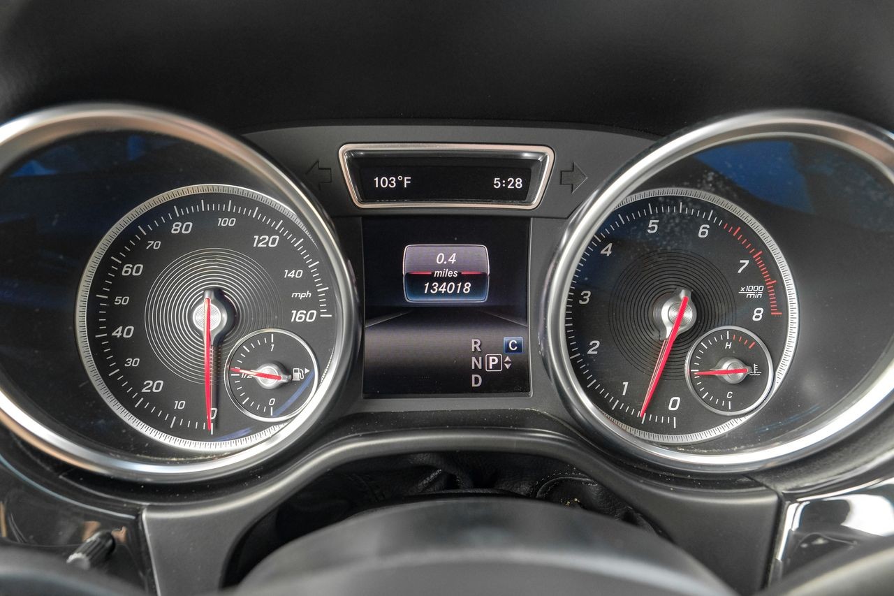 Mercedes-Benz GLE Vehicle Main Gallery Image 19