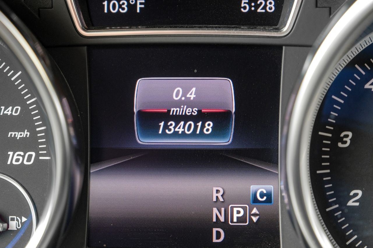 Mercedes-Benz GLE Vehicle Main Gallery Image 20