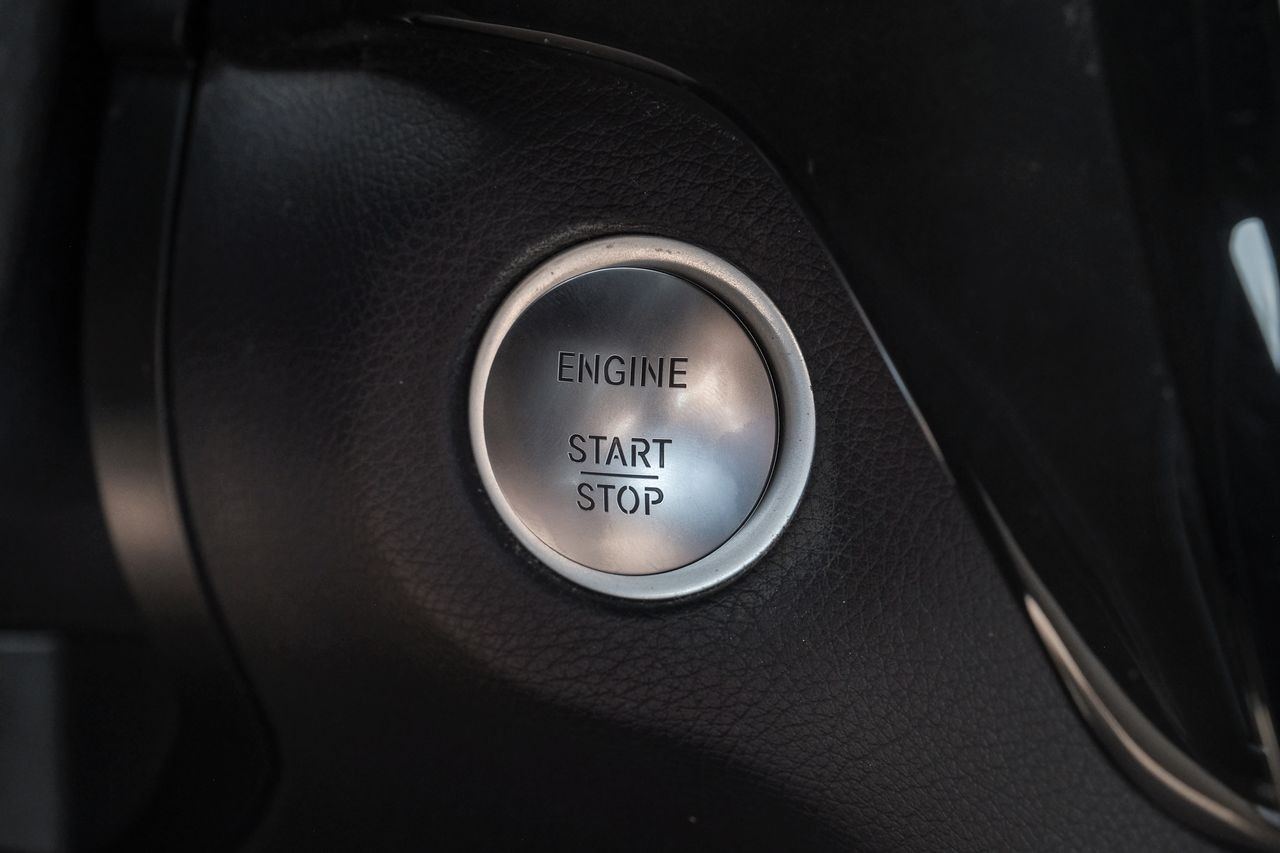 Mercedes-Benz GLE Vehicle Main Gallery Image 21