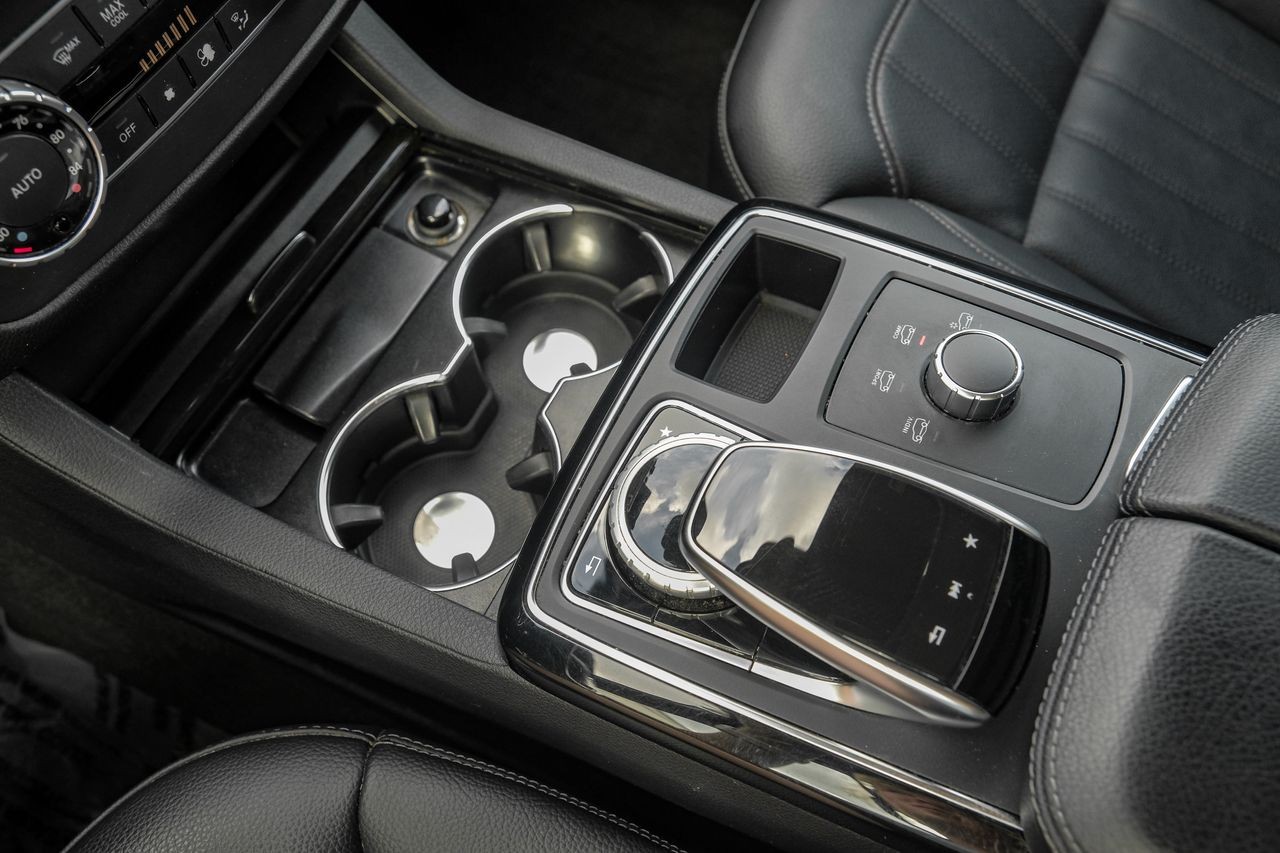 Mercedes-Benz GLE Vehicle Main Gallery Image 25