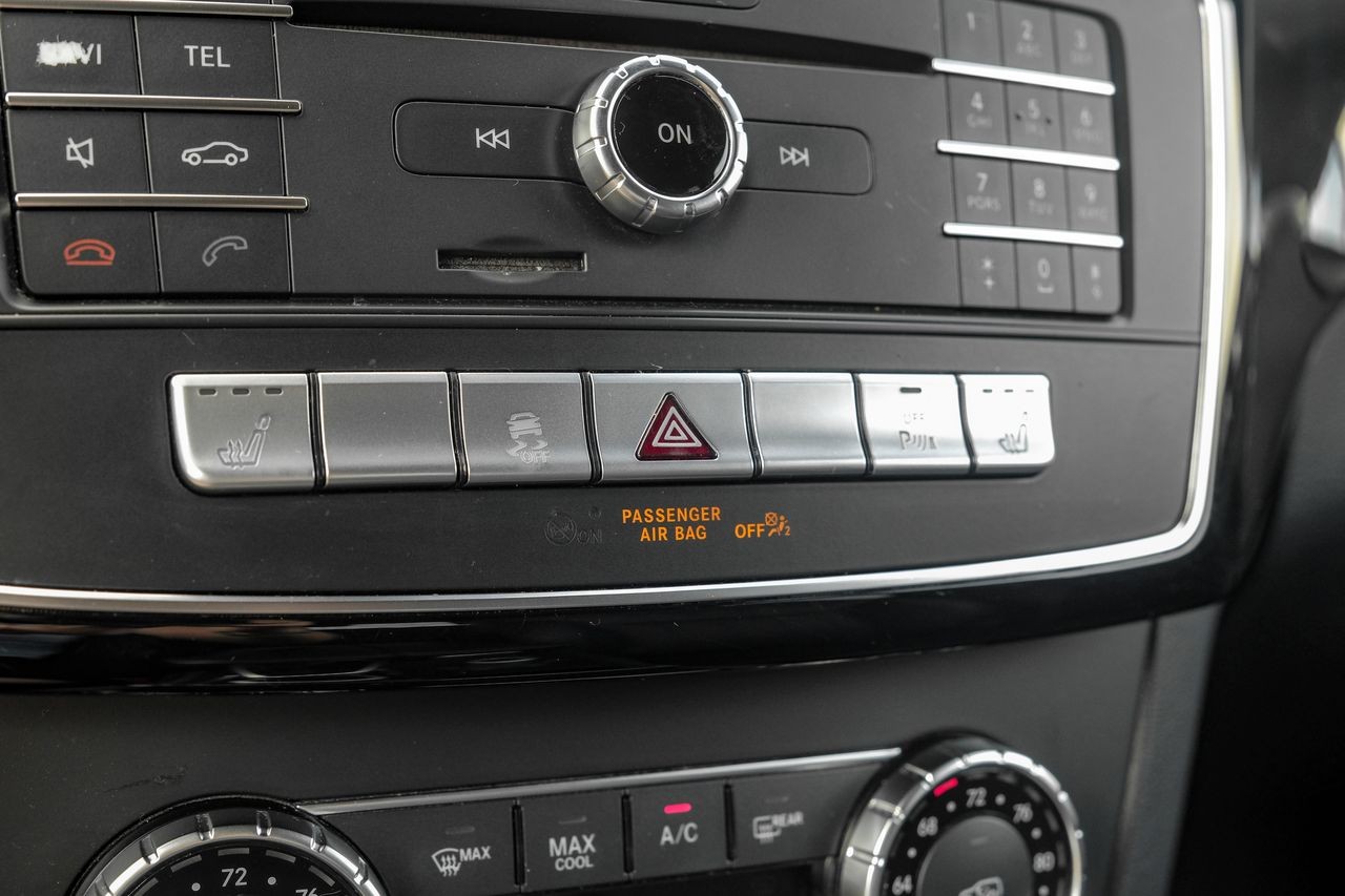Mercedes-Benz GLE Vehicle Main Gallery Image 27