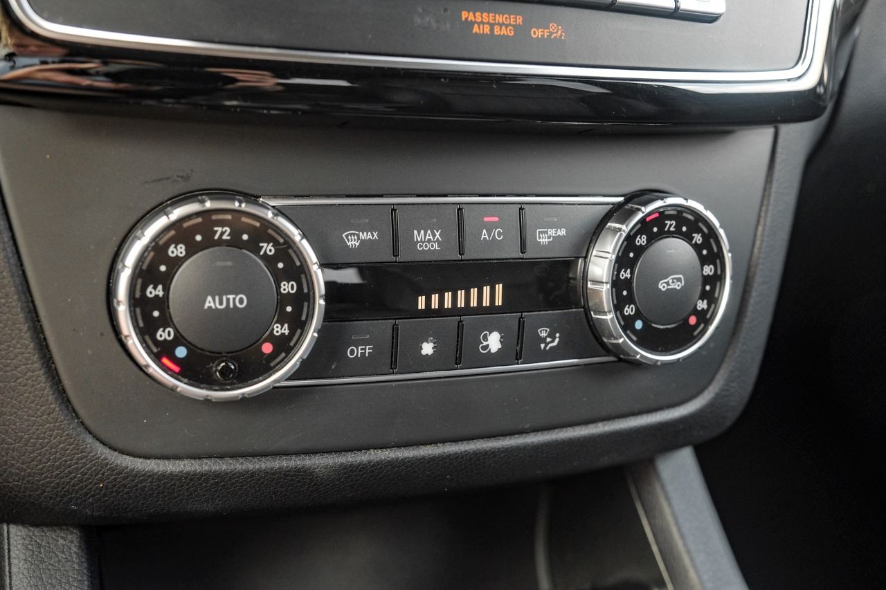 Mercedes-Benz GLE Vehicle Main Gallery Image 28