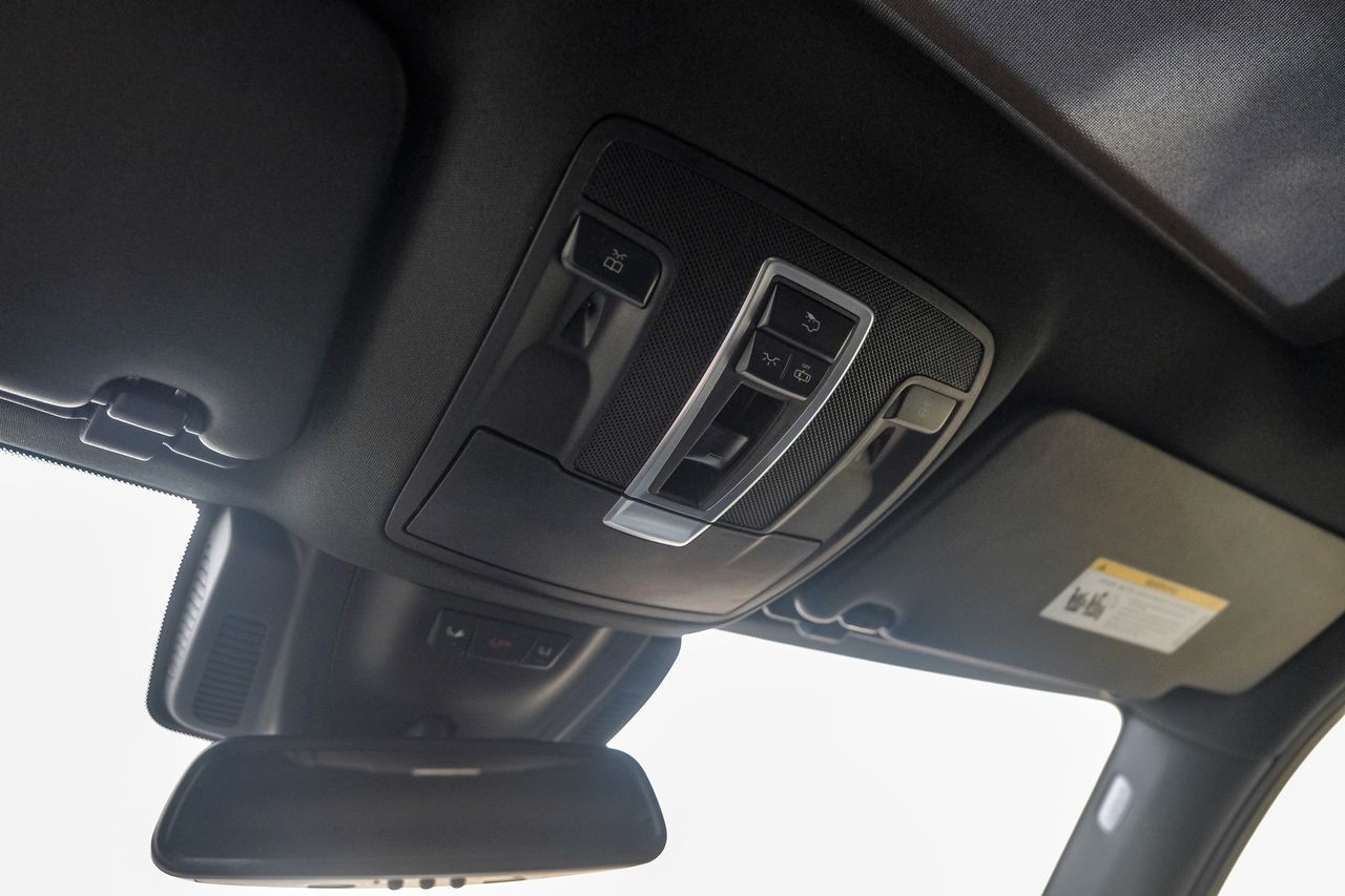Mercedes-Benz GLE Vehicle Main Gallery Image 30