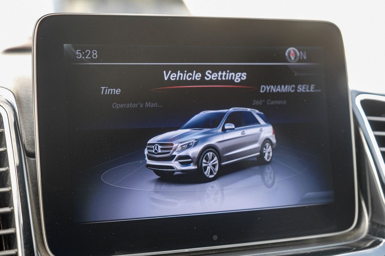 Mercedes-Benz GLE Vehicle Main Gallery Image 32