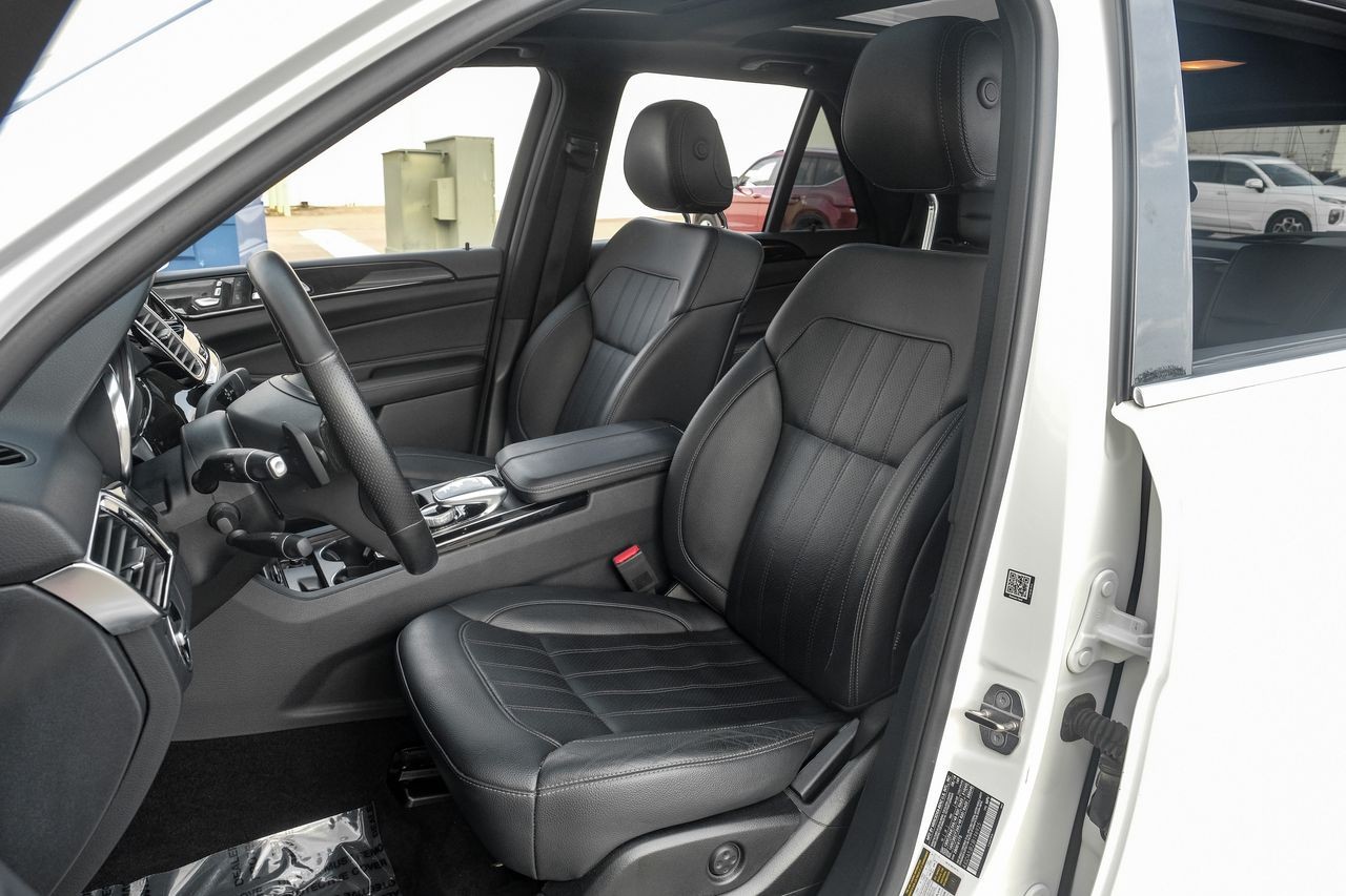 Mercedes-Benz GLE Vehicle Main Gallery Image 34