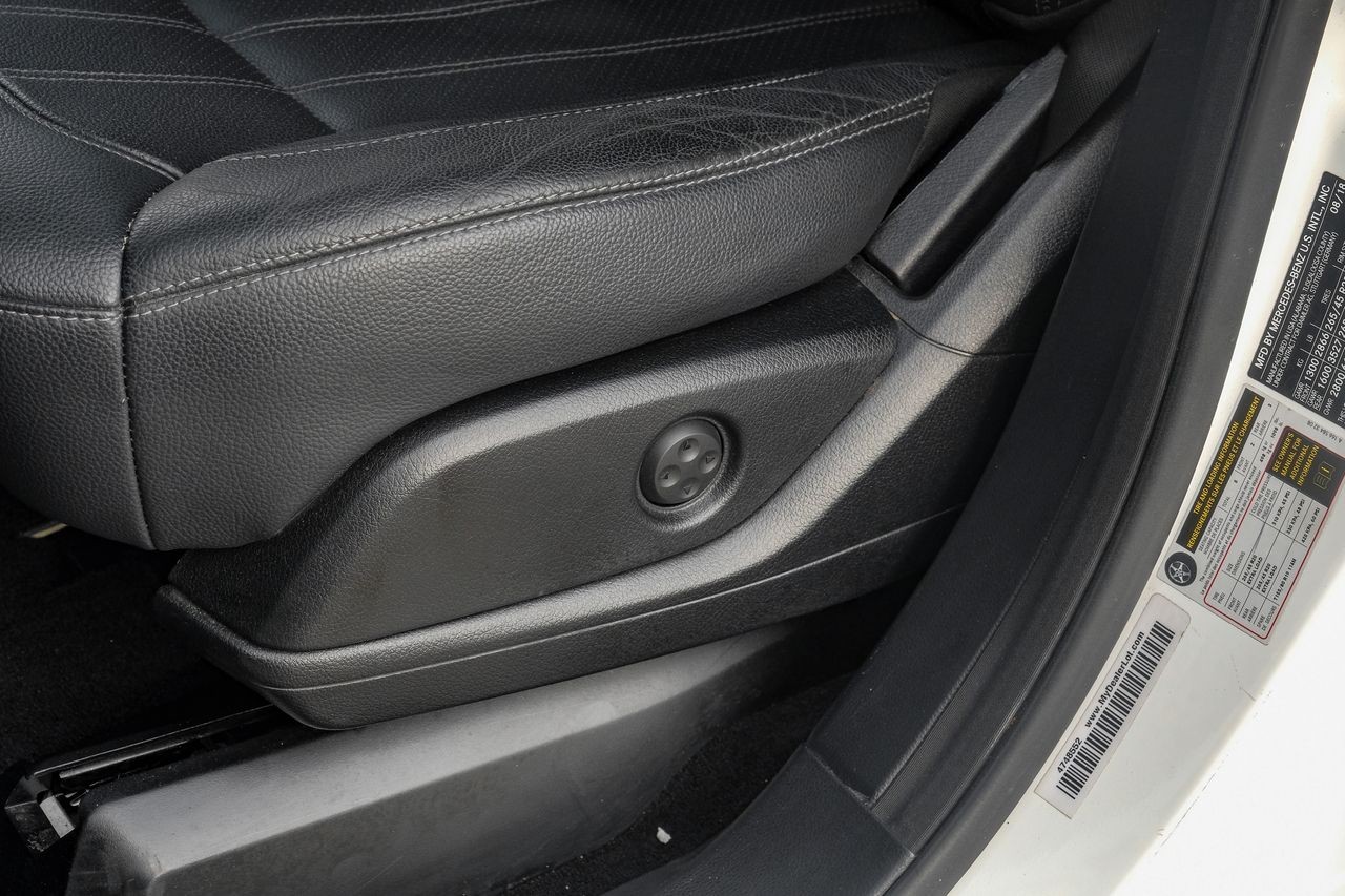 Mercedes-Benz GLE Vehicle Main Gallery Image 35