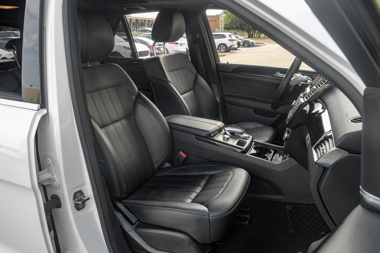 Mercedes-Benz GLE Vehicle Main Gallery Image 38