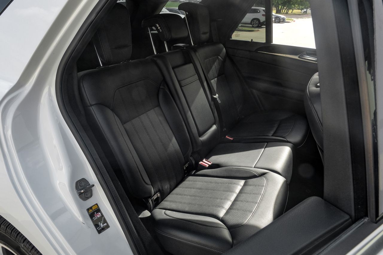 Mercedes-Benz GLE Vehicle Main Gallery Image 39