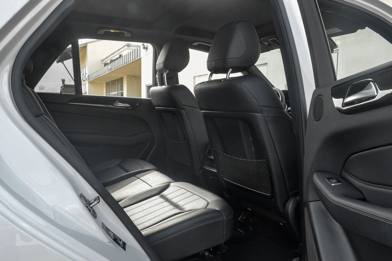 Mercedes-Benz GLE Vehicle Main Gallery Image 40