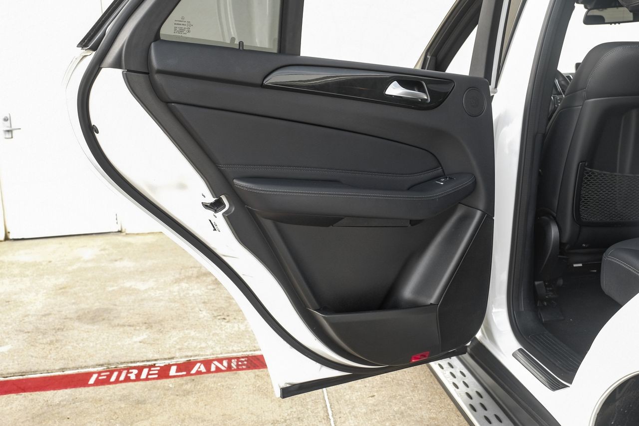 Mercedes-Benz GLE Vehicle Main Gallery Image 51