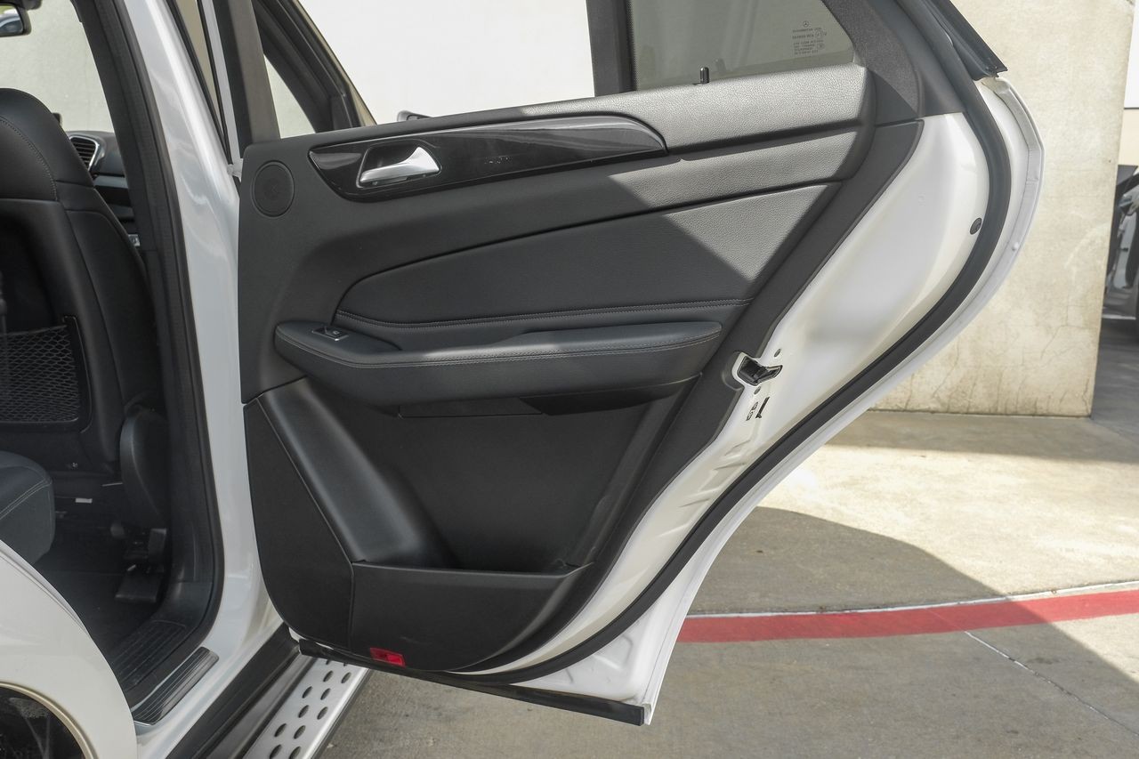 Mercedes-Benz GLE Vehicle Main Gallery Image 52